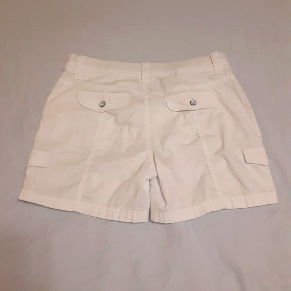 Womens cargo shorts. - Picture 7 of 9